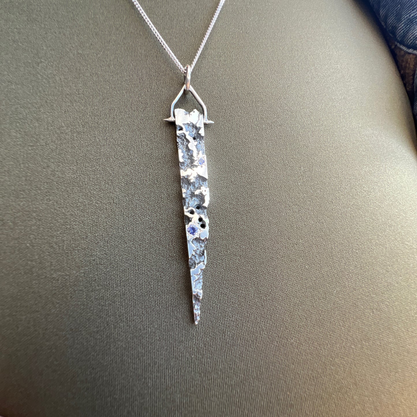 Decay Pendant (8mm, Tanzanite)