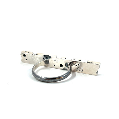 Decay Bar Ring (7mm, 3 moissanite)