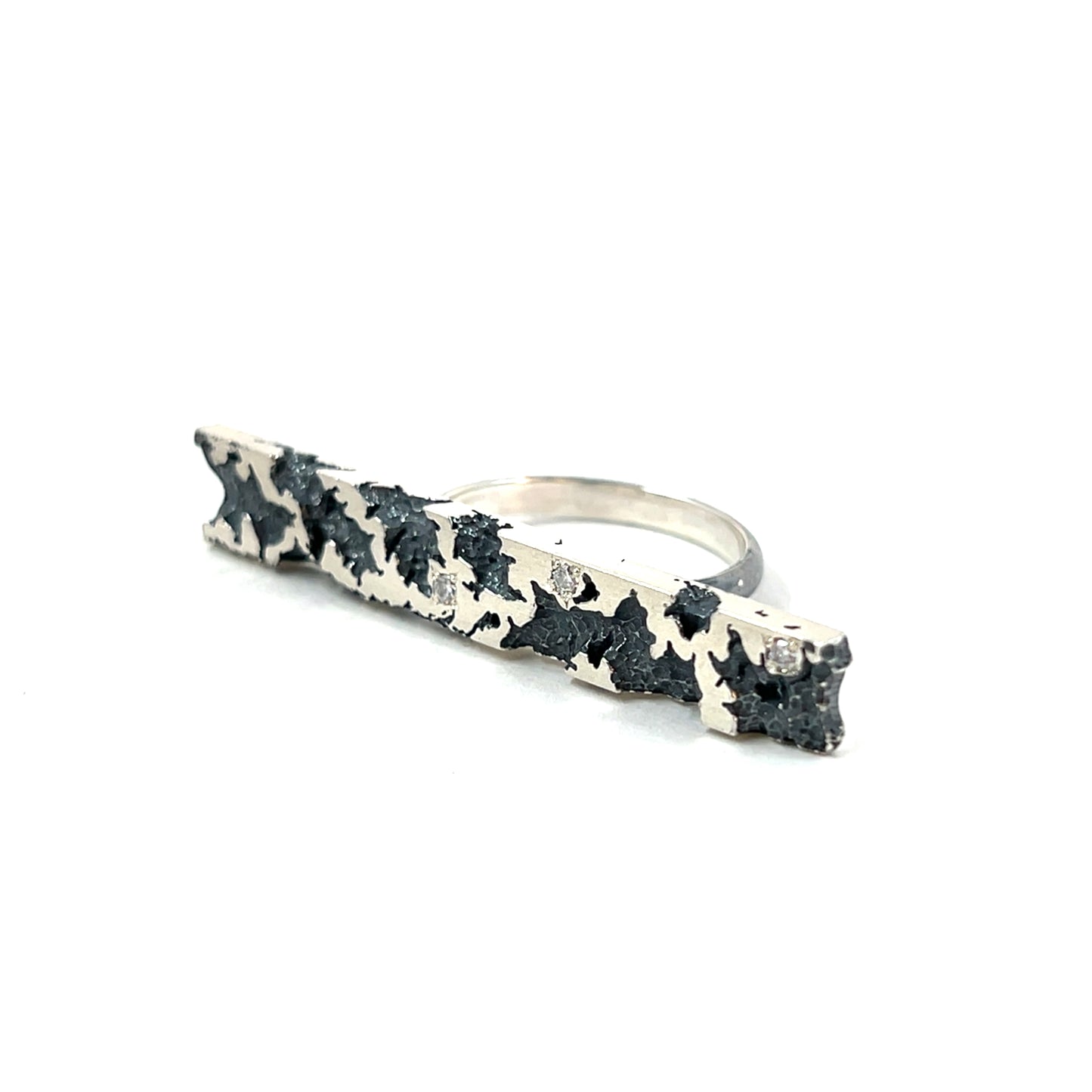 Decay Bar Ring (7mm, 3 moissanite)