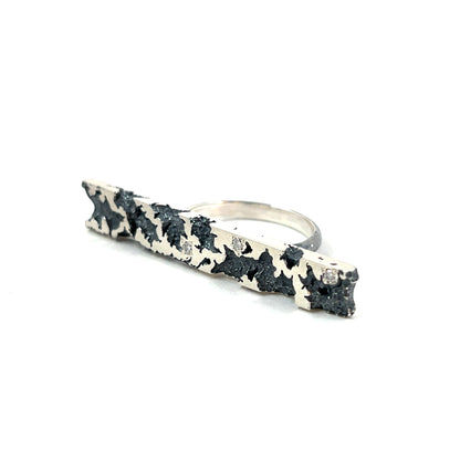 Decay Bar Ring (7mm, 3 moissanite)