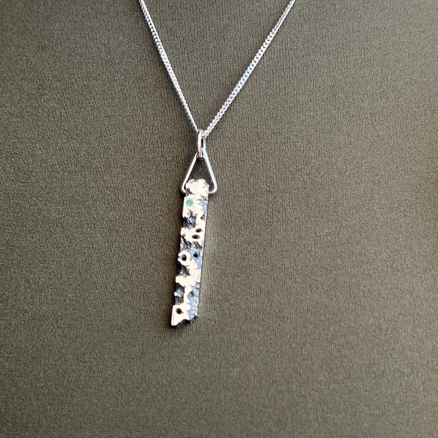 Decay Pendant (5mm, emerald)