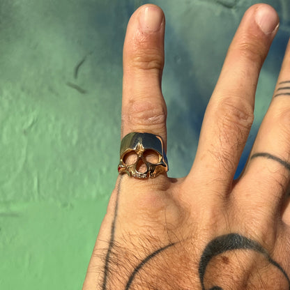 14k The Skull Ring (Diamonds)
