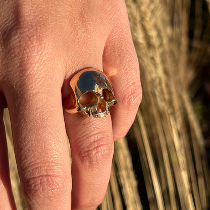 14k The Skull Ring (Diamonds)