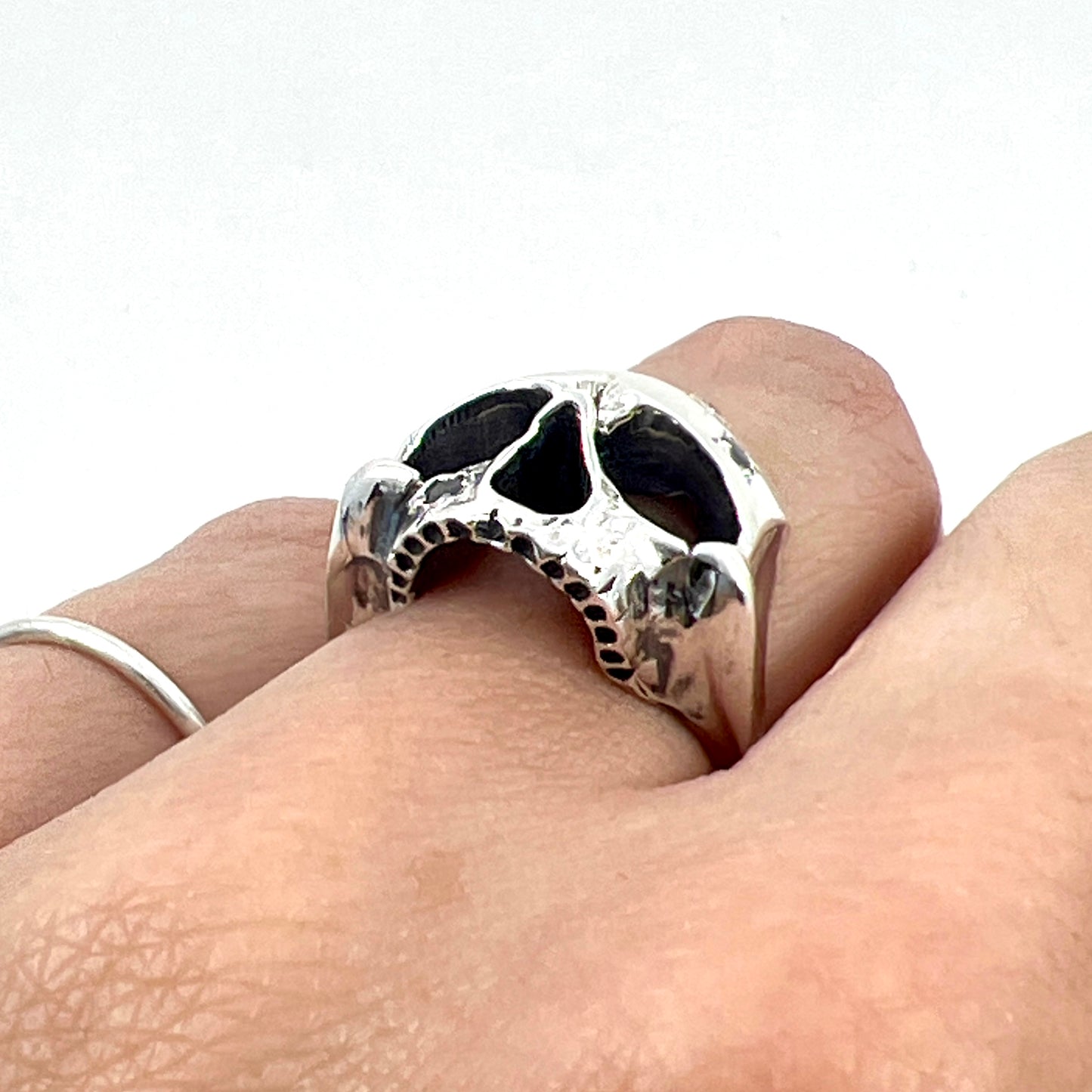 (The) Skull Ring (4 Moissanite, Size 7)